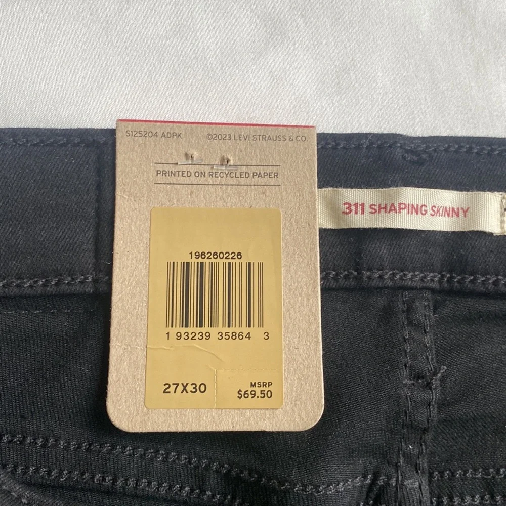 NWT Women’s Levi’s black shaping skinny jeans 27x30 - Picture 5 of 5